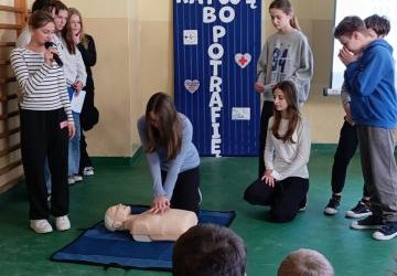 Apel poświęcony zasadom udzielania pierwszej pomocy