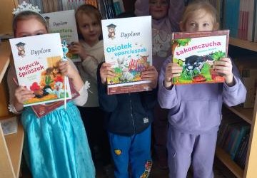 Pasowanie uczniów klasy pierwszej na czytelników