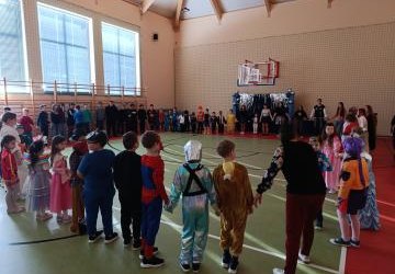 🎭 Zabawa karnawałowa w naszej szkole 🎶