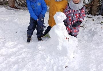 Zimowe zabawy na śniegu